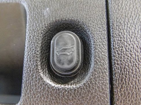 Used 2020 Chevrolet Suburban LT image 39