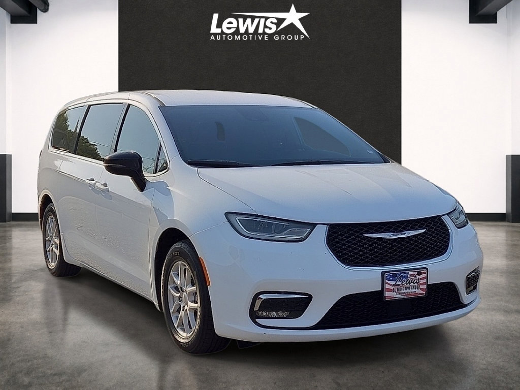 Used 2024 Chrysler Pacifica Touring-L FWD image 6