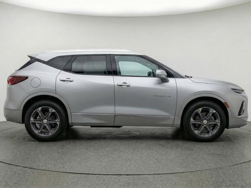 Used 2025 Chevrolet Blazer LT FWD image 11