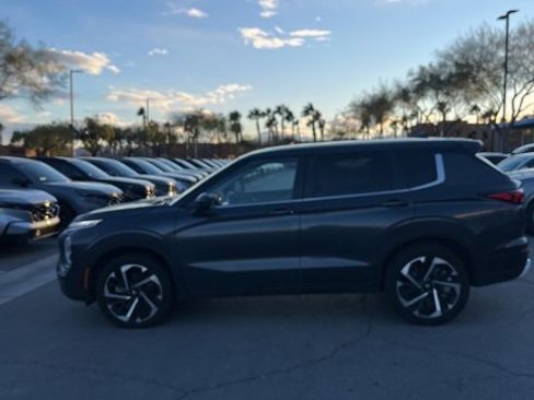 Used 2024 Mitsubishi Outlander SE image 6