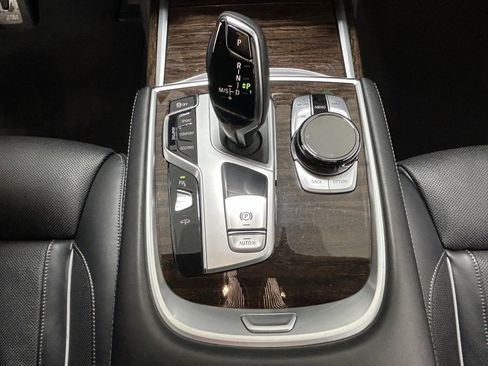 Used 2022 BMW 750i xDrive w/ Executive Package image 23