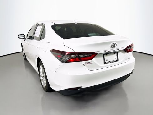 Used 2021 Toyota Camry LE image 8