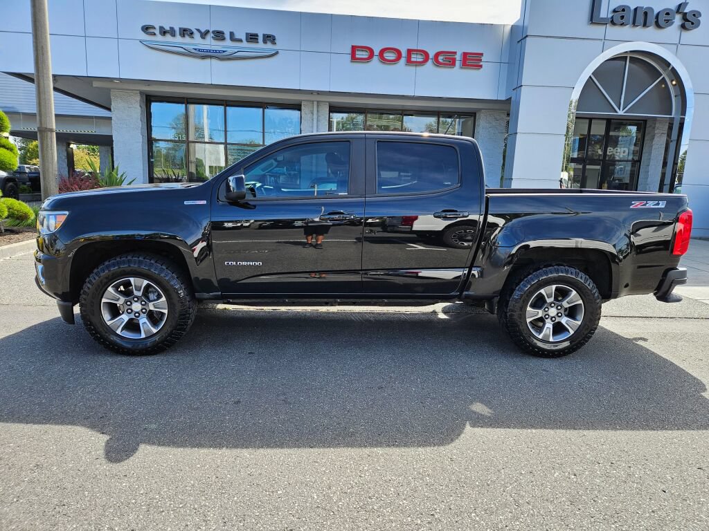 Used 2017 Chevrolet Colorado Z71 AWD/4WD image 2