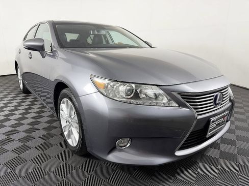 Used 2014 Lexus ES 300h w/ Luxury Package w/Bamboo Trim FWD image 5