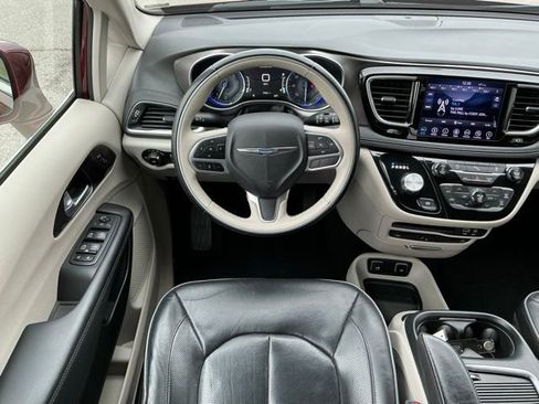 Used 2018 Chrysler Pacifica Limited w/ Tire & Wheel Group image 10