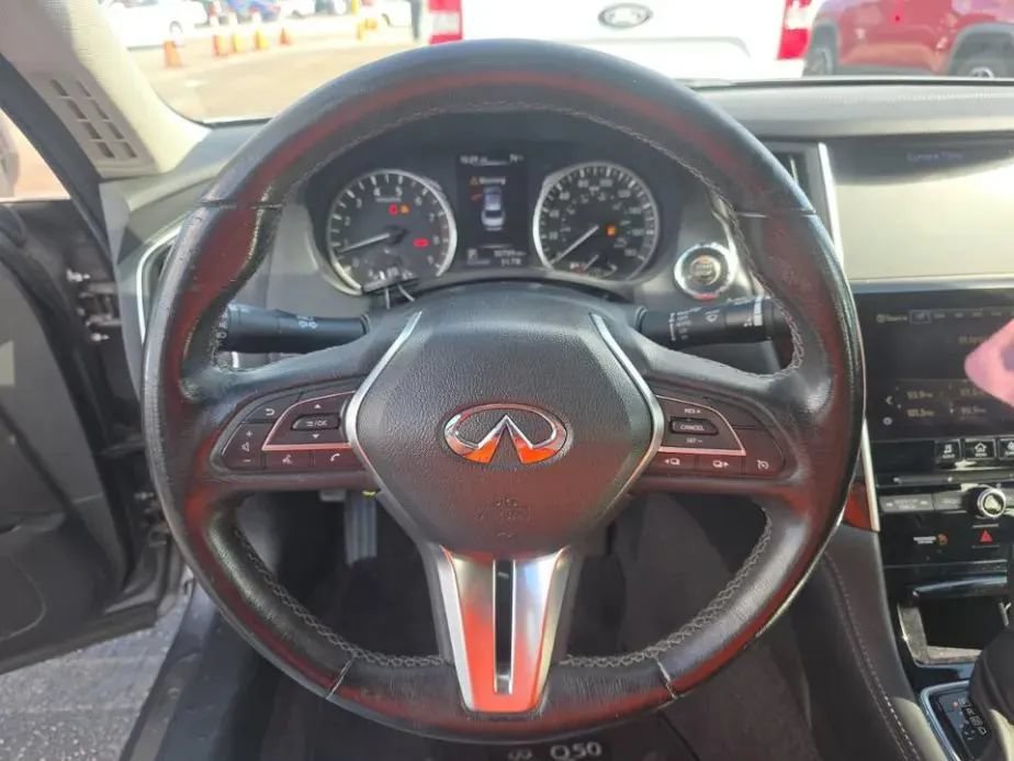 Used 2018 INFINITI Q50 Luxe RWD image 9