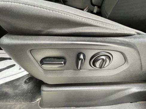 Used 2021 Chevrolet Silverado 1500 LT AWD/4WD image 15