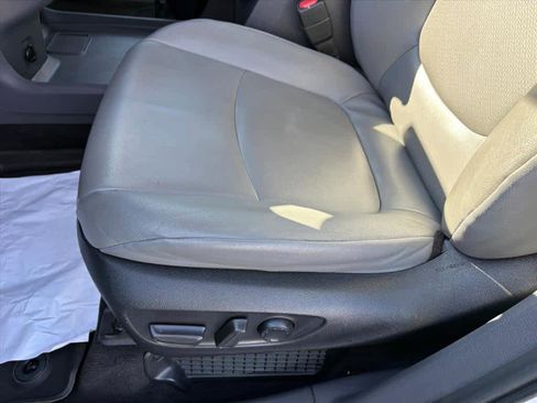 Used 2022 Toyota Sienna XLE image 21