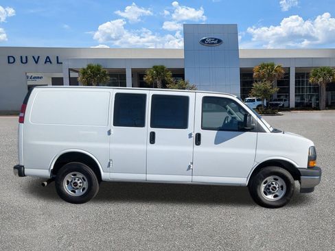 Used 2023 GMC Savana 2500 w/ Driver Convenience Package image 3