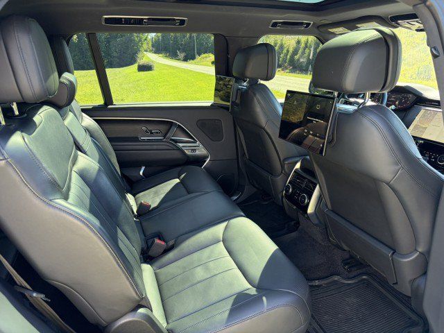 Used 2023 Land Rover Range Rover Long Wheelbase SE AWD/4WD image 6