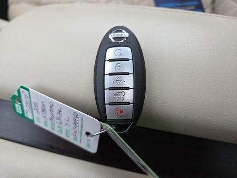 Used 2019 Nissan Murano Platinum image 11