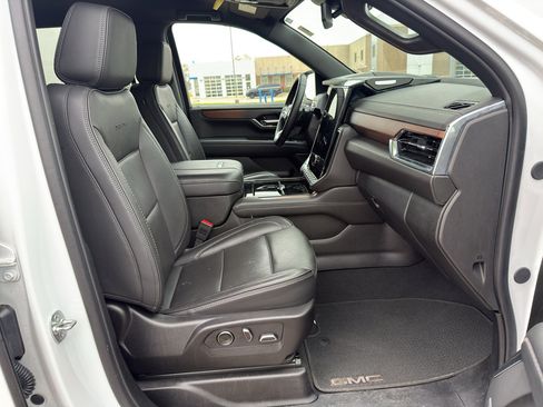 Used 2025 GMC Yukon XL Denali AWD/4WD image 43