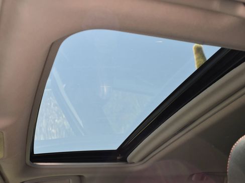 Used 2017 Toyota Camry SE w/ Moonroof Package FWD image 12