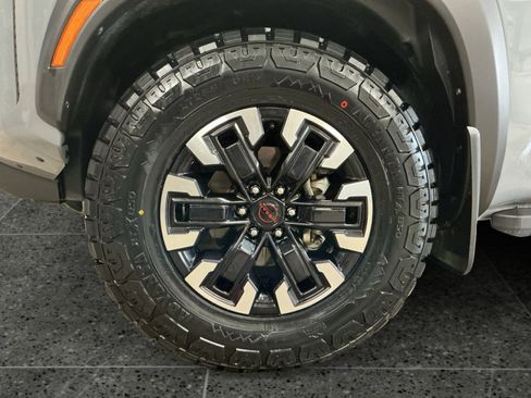 Used 2023 Nissan Frontier PRO-4X w/ Pro Convenience Package AWD/4WD image 14