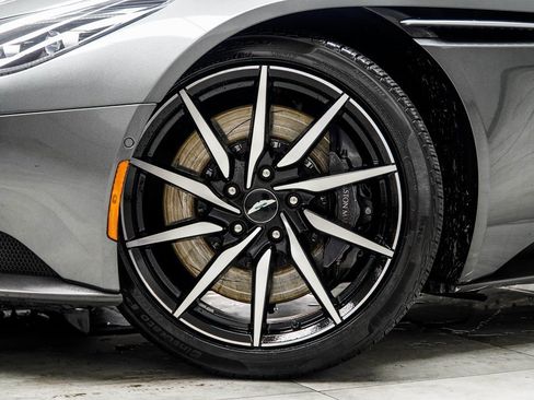 Used 2019 Aston Martin DB11 Volante image 3