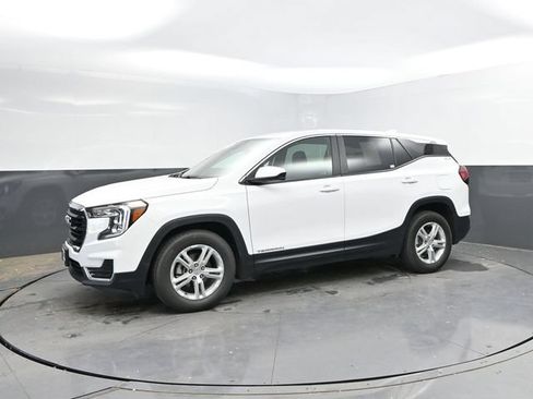 Used 2024 GMC Terrain SLE FWD image 7