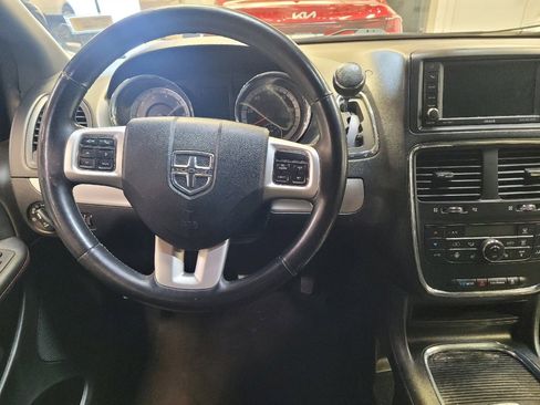 Used 2018 Dodge Grand Caravan GT image 22