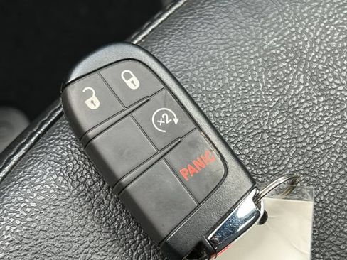 Used 2023 Jeep Compass Latitude w/ Sun and Sound Group AWD/4WD image 33