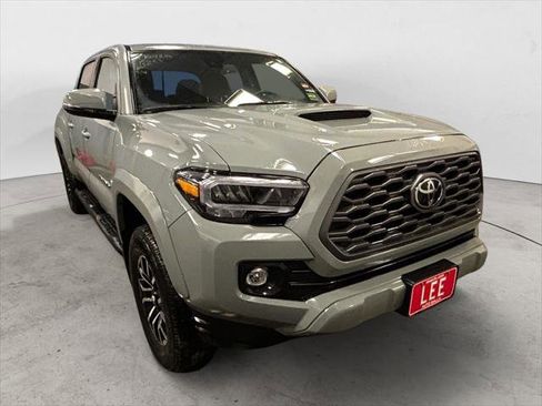 Used 2023 Toyota Tacoma TRD Sport w/ Technology Package AWD/4WD image 7