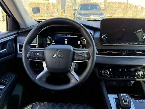 Used 2025 Mitsubishi Outlander SEL image 24