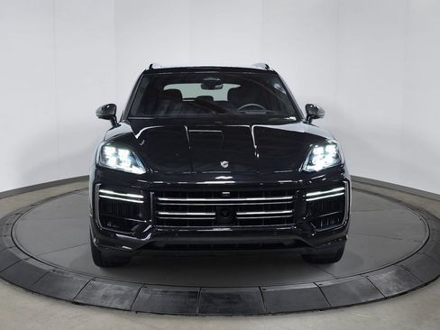 Certified 2026 Porsche Cayenne Turbo AWD/4WD image 10