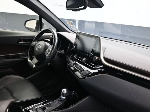 Used 2019 Toyota C-HR Limited FWD image 12