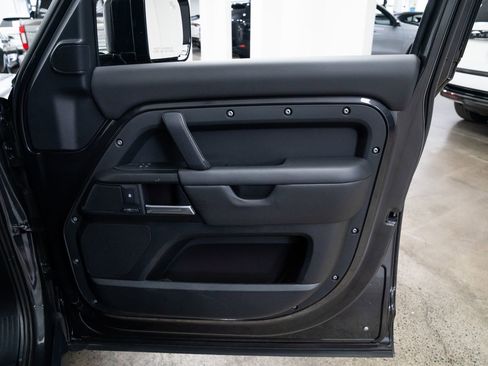 Used 2025 Land Rover Defender 110 V8 AWD/4WD image 23