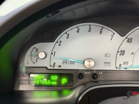 Used 2002 Ford Thunderbird image 28