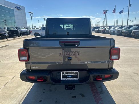 Used 2023 Jeep Gladiator Rubicon w/ Cold Weather Group image 4