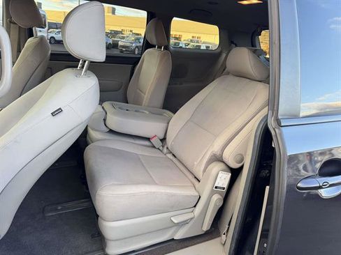 Used 2019 Kia Sedona LX image 8
