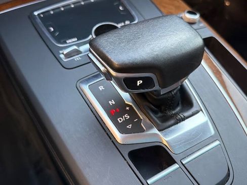 Used 2018 Audi Q5 2.0T Premium Plus w/ Premium Plus Package AWD/4WD image 22