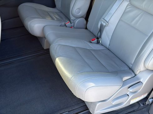 Used 2015 Toyota Sienna XLE image 18