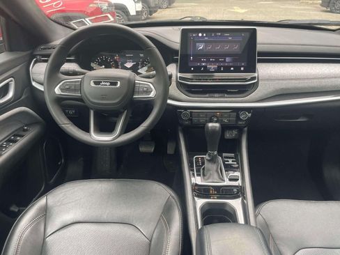 Used 2023 Jeep Compass Latitude w/ Sun and Sound Group AWD/4WD image 12