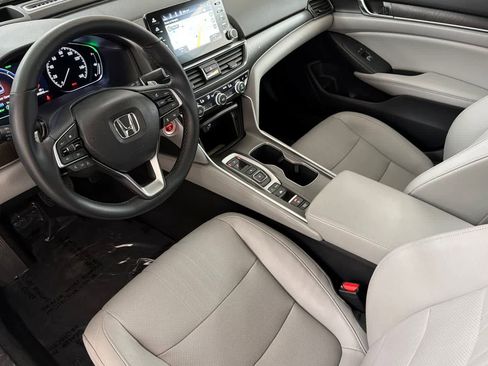 Used 2020 Honda Accord Touring image 11