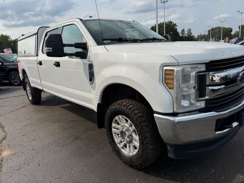 Used 2019 Ford F250 XLT w/ Camper Package AWD/4WD image 12