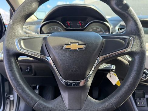 Used 2017 Chevrolet Cruze LS image 18
