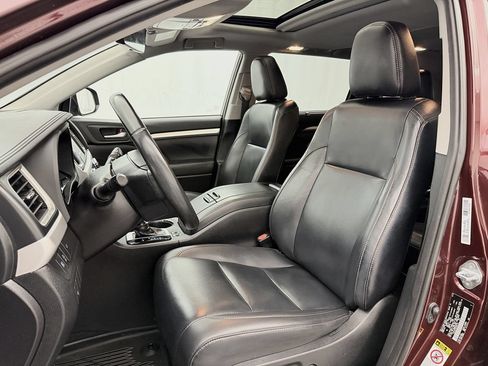 Used 2019 Toyota Highlander XLE AWD/4WD image 10