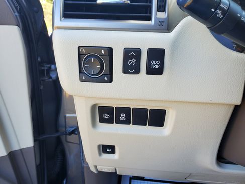 Used 2015 Lexus GX 460 image 24