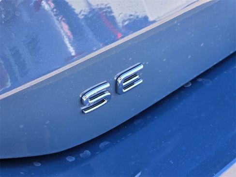 New 2025 Volkswagen Tiguan SE image 8