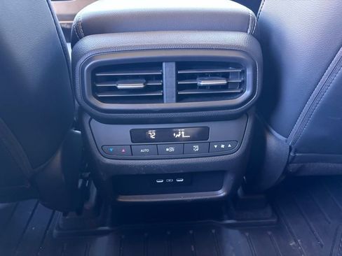 Used 2025 Honda Pilot Touring image 17