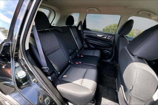 Certified 2017 Nissan Rogue SV w/ SV Premium Package AWD/4WD image 24