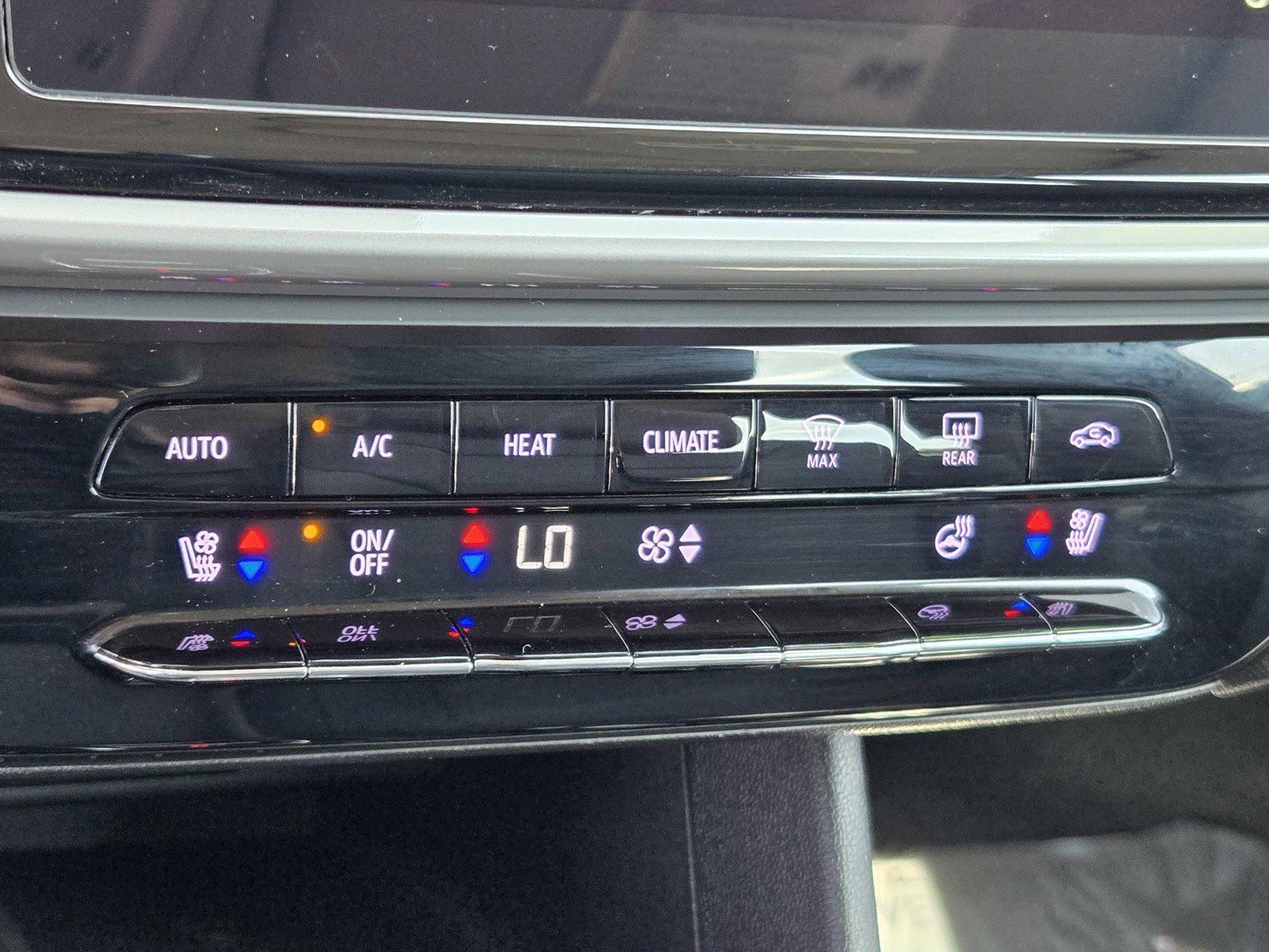 Used 2023 Chevrolet Bolt EUV LT w/ Convenience Package FWD image 18