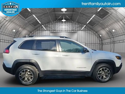 Used 2020 Jeep Cherokee Trailhawk image 6