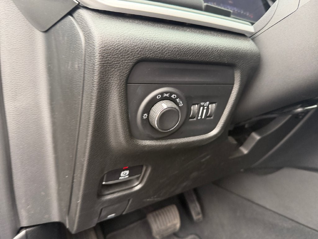 Used 2023 Jeep Grand Cherokee Altitude AWD/4WD image 19