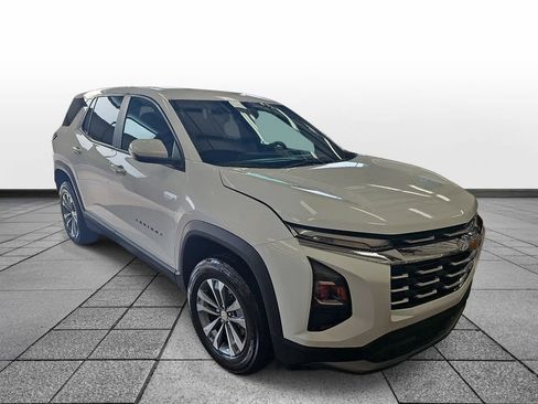 Used 2025 Chevrolet Equinox LT FWD image 3