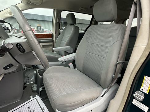 Used 2009 Chrysler Town & Country Touring image 17