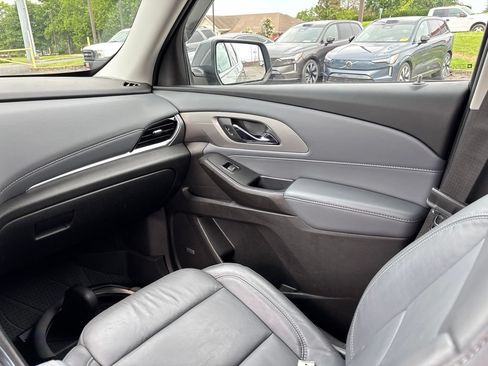 Used 2021 Chevrolet Traverse LT w/ LT Premium Package FWD image 26