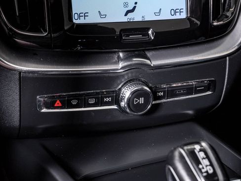 Used 2019 Volvo XC60 T6 Momentum w/ Premium Package AWD/4WD image 24