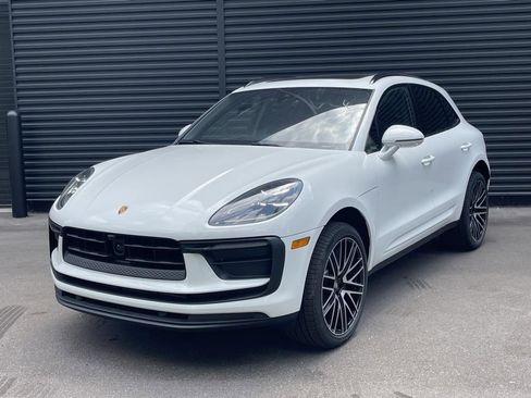 Certified 2025 Porsche Macan AWD/4WD image 1