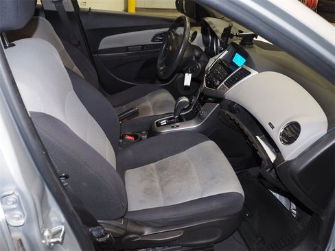 Used 2015 Chevrolet Cruze LS image 12